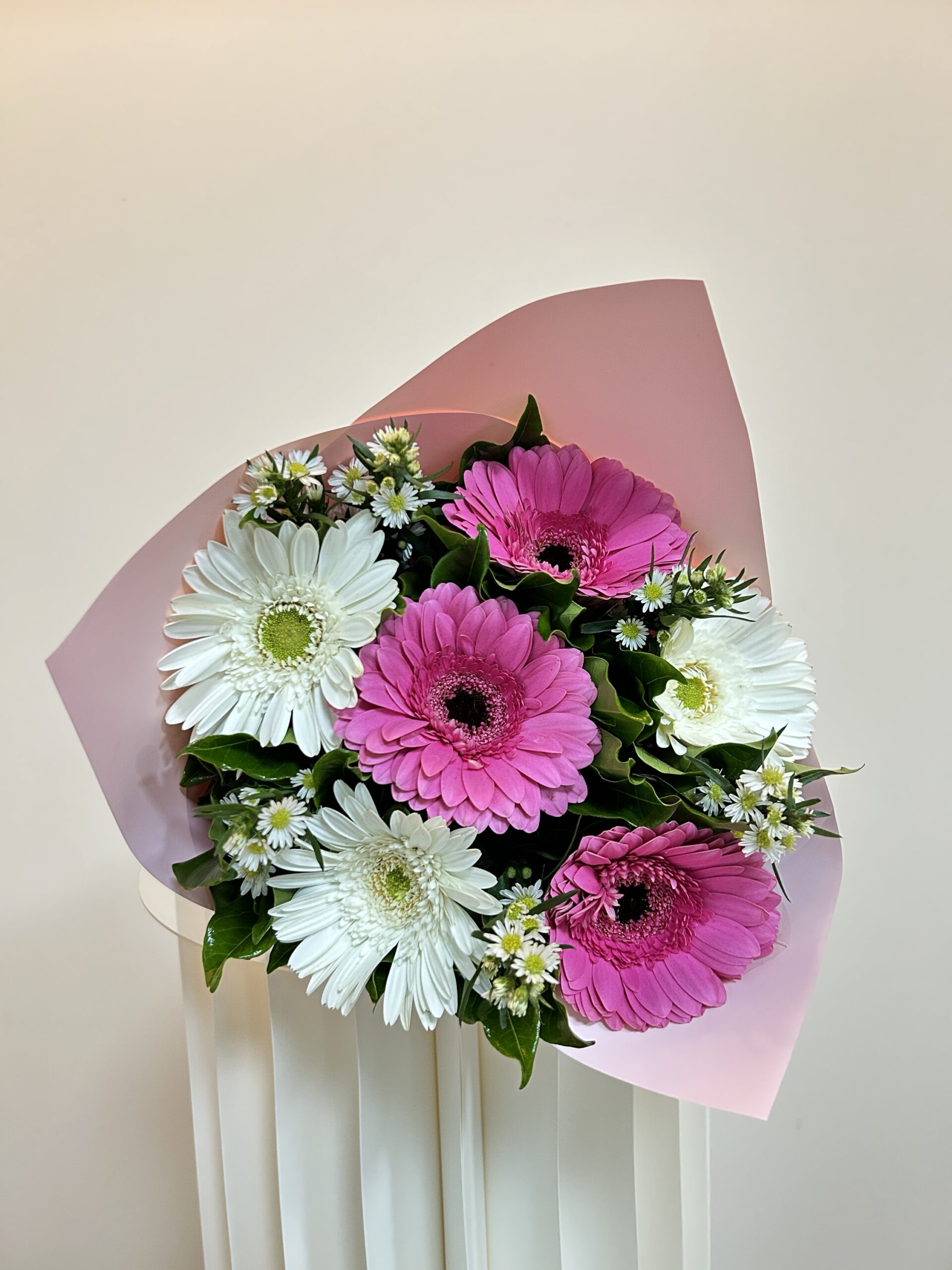 Gerberas rosadas y blancas